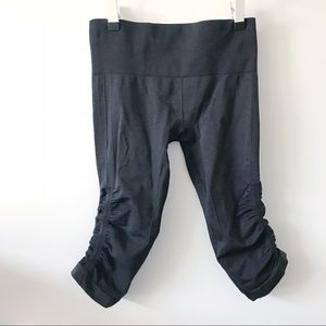 Lululemon In the Flow charcoal crops // 6 // euc